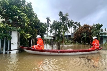 Thêm gần 170.000 khách hàng miền Trung được cấp điện trở lại