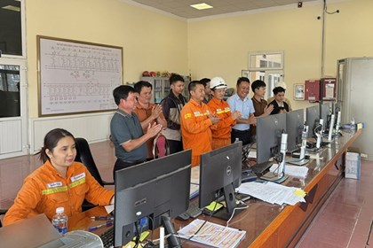 Đóng điện dự án đường dây 220kV phục vụ nhập khẩu điện từ Lào về Việt Nam