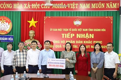 EVNNPT ủng hộ kinh phí cho 6 tỉnh, thành phố miền Trung, Tây Nguyên khắc phục thiệt hại do thiên tai