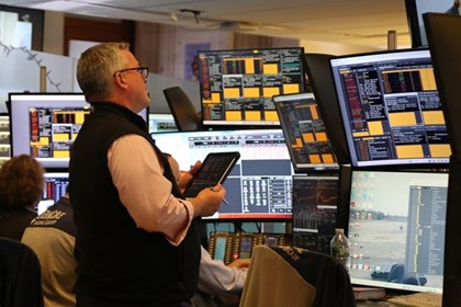 Chứng khoán Mỹ và châu Âu quay đầu giảm phiên cuối tuần do áp lực chốt lời