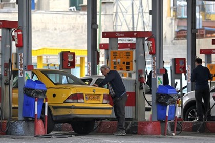 Iran tăng giá xăng đối với khách hàng sử dụng nhiều