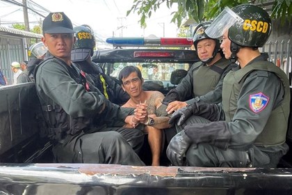 Khống chế đối tượng trốn cai nghiện, chống người thi hành công vụ