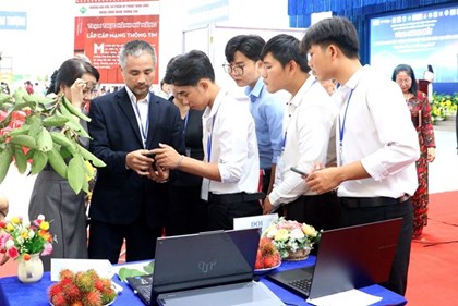 Ươm mầm ý tưởng sinh viên gắn đào tạo với doanh nghiệp Ươm mầm ý tưởng sinh viên gắn đào tạo với doanh nghiệp