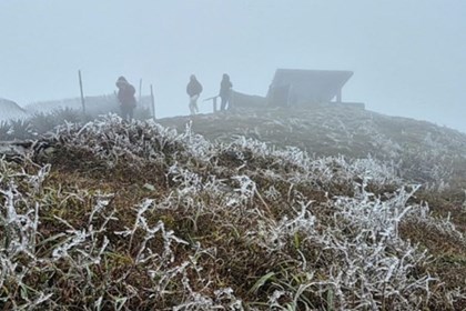 Bắt đầu xuất biện băng tuyết trên đỉnh Mẫu Sơn