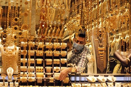 Giá vàng giảm hơn 1% trước sức ép từ đồng USD 