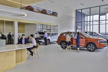 Tiêu thụ ô tô tại Việt Nam tăng 95% trong tháng đầu năm