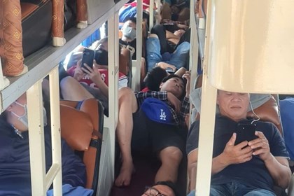 “Nhồi nhét” 50 khách trên xe 21 chỗ, chủ xe và tài xế bị phạt trên 200 triệu đồng