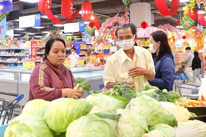 Thị trường hàng hoá ngày Mùng 1 Tết: Hàng hóa dồi dào, giá cả ổn định