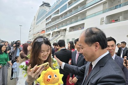 Du lịch Quảng Ninh khởi sắc ngày đầu năm mới Bính Ngọ