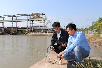 Nâng cấp hệ thống giám sát xâm nhập mặn thông minh bằng công nghệ Việt Nam
