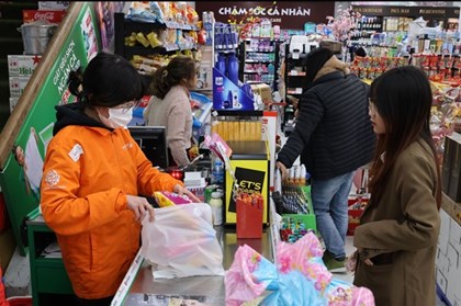 Thị trường mùng 6 Tết: Hàng hoá dồi dào, giá cả ổn định