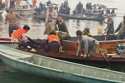 Khởi tố, bắt tạm giam lái tàu khách trong vụ chìm tàu ở hồ Thác Bà