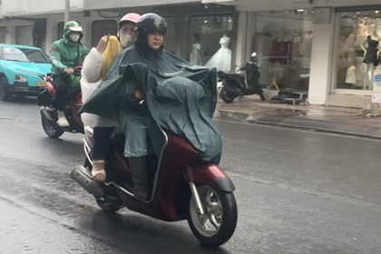 Dự báo thời tiết ngày 27/2: TP. Hồ Chí Minh có mưa rào và rải rác có dông