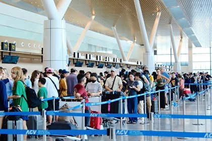 Sân bay Tân Sơn Nhất phục vụ 750 chuyến bay mỗi ngày dịp Giỗ Tổ, 30/4 và 1/5