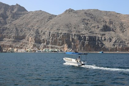 Cân bằng giữa rủi ro lạm phát và tăng trưởng chậm lại