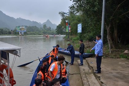 Kiểm soát giao thông từ bãi xe đến Suối Yến mùa Lễ hội Chùa Hương