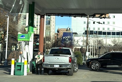 Bộ trưởng Mỹ tuyên bố giá xăng sắp giảm