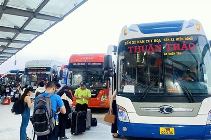 Giá xăng dầu tăng, vận tải điều chỉnh giá vé