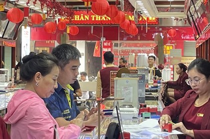 Hoạt động giao dịch tại Bảo Tín Minh Châu diễn ra bình thường