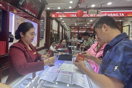 Giá vàng hôm nay 27/3 giảm 1,6 triệu đồng/lượng