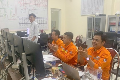 Hoàn thành 4 mạch đường dây 500kV đấu nối từ Trạm biến áp 500kV Vĩnh Yên