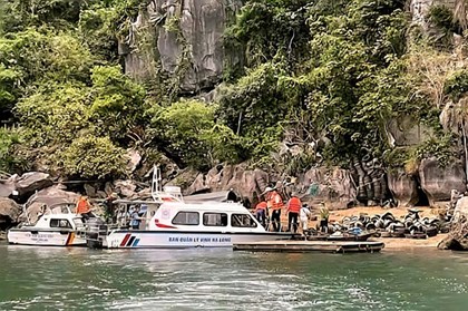 Xử lý nhiều trường hợp nuôi trồng thủy sản trái phép trên vịnh Hạ Long