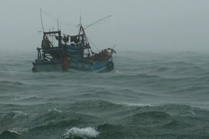 Đêm 16, ngày 17/4, Bắc vịnh Bắc Bộ có mưa dông, đề phòng lốc xoáy và gió giật mạnh