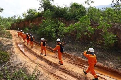 Vận hành thông suốt lưới truyền tải điện cho mục tiêu tăng trưởng hai con số