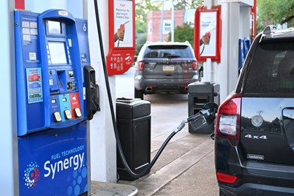 Giá xăng tại 50 bang của Mỹ đều vượt 4 USD/gallon
