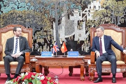 Thúc đẩy hợp tác với Anh trong phát triển thị trường vốn, trung tâm tài chính quốc tế