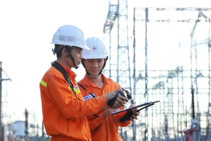 Vượt “phép thử” nắng nóng lịch sử, EVNNPT giữ vững huyết mạch truyền tải điện miền Bắc
