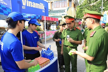 Vinamilk hỗ trợ 40.000 sản phẩm dinh dưỡng cho chương trình “tổ quốc bình yên”