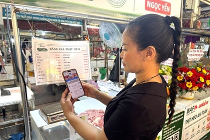 Lần đầu tiên đưa thịt lợn “Tick xanh trách nhiệm” vào chợ truyền thống