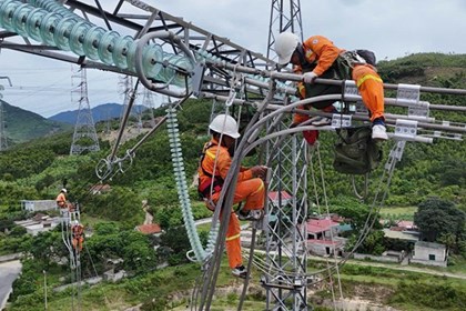 Giữ vững “mạch máu” truyền tải điện miền Trung, tiếp sức cho miền Bắc trong cao điểm nắng nóng