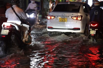 Mưa dông liên tiếp, TP. Hồ Chí Minh đối mặt nguy cơ ngập úng