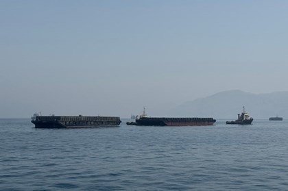 Lưu lượng tàu thuyền qua eo biển Hormuz giảm xuống mức thấp kỷ lục