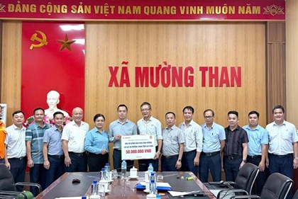 EVNNPT thăm công trường 220kV Than Uyên - Lào Cai, hỗ trợ dân vùng lũ