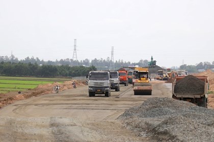 Thi công xuyên Lễ 2/9 trên cao tốc Châu Đốc - Cần Thơ qua An Giang