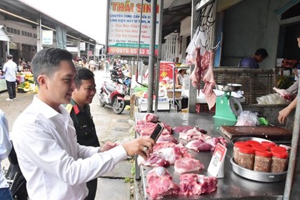 Khi chợ quê Vĩnh Long bước vào thời đại số Khi chợ quê Vĩnh Long bước vào thời đại số