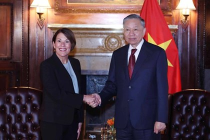 Tổng Bí thư, Chủ tịch nước Tô Lâm tiếp Hiệu trưởng Trường Kinh doanh Stanford (Hoa Kỳ)