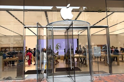 iPhone Duo mở bán: Cháy hàng nhanh dù giá đắt