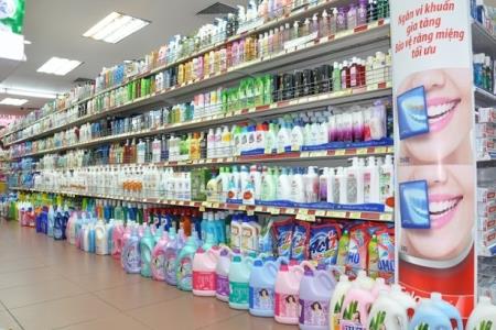 Hàng loạt nhãn hiệu dầu gội lớn có chứa chất cấm vẫn được bày bán công khai