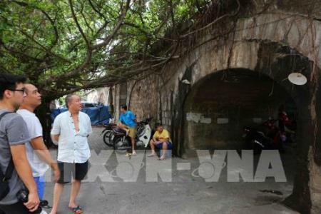 Ý kiến xung quanh việc đục thông gầm cầu trăm tuổi ở Hà Nội