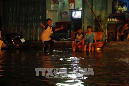 Triều cường gây ngập nặng nhiều tuyến đường tại Cần Thơ