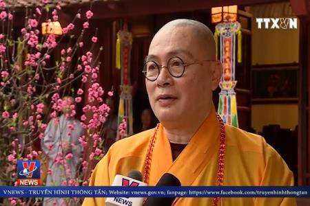 Hàng vạn người nô nức trẩy hội Chùa Hương