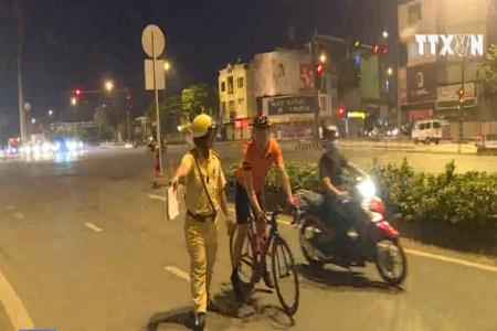Chấn chỉnh tình trạng người đi xe đạp thể thao vi phạm ATGT