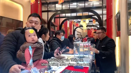 Chiều ngày vía Thần Tài, khách mua vàng đông hơn, giá vàng giữ mức 90 triệu/lượng