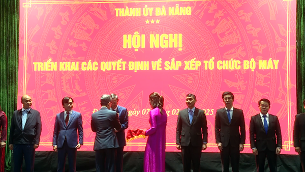 Đà Nẵng công bố các quyết định về sắp x﻿ếp, tổ chức bộ máy