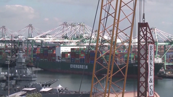 Nguy cơ chiến tranh thương mại toàn diện