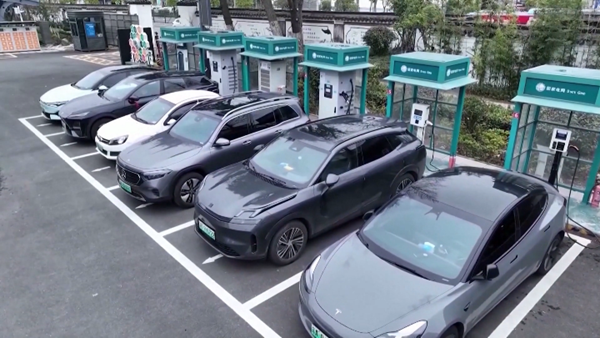 Xe năng lượng mới đắt hàng tại Trung Quốc          